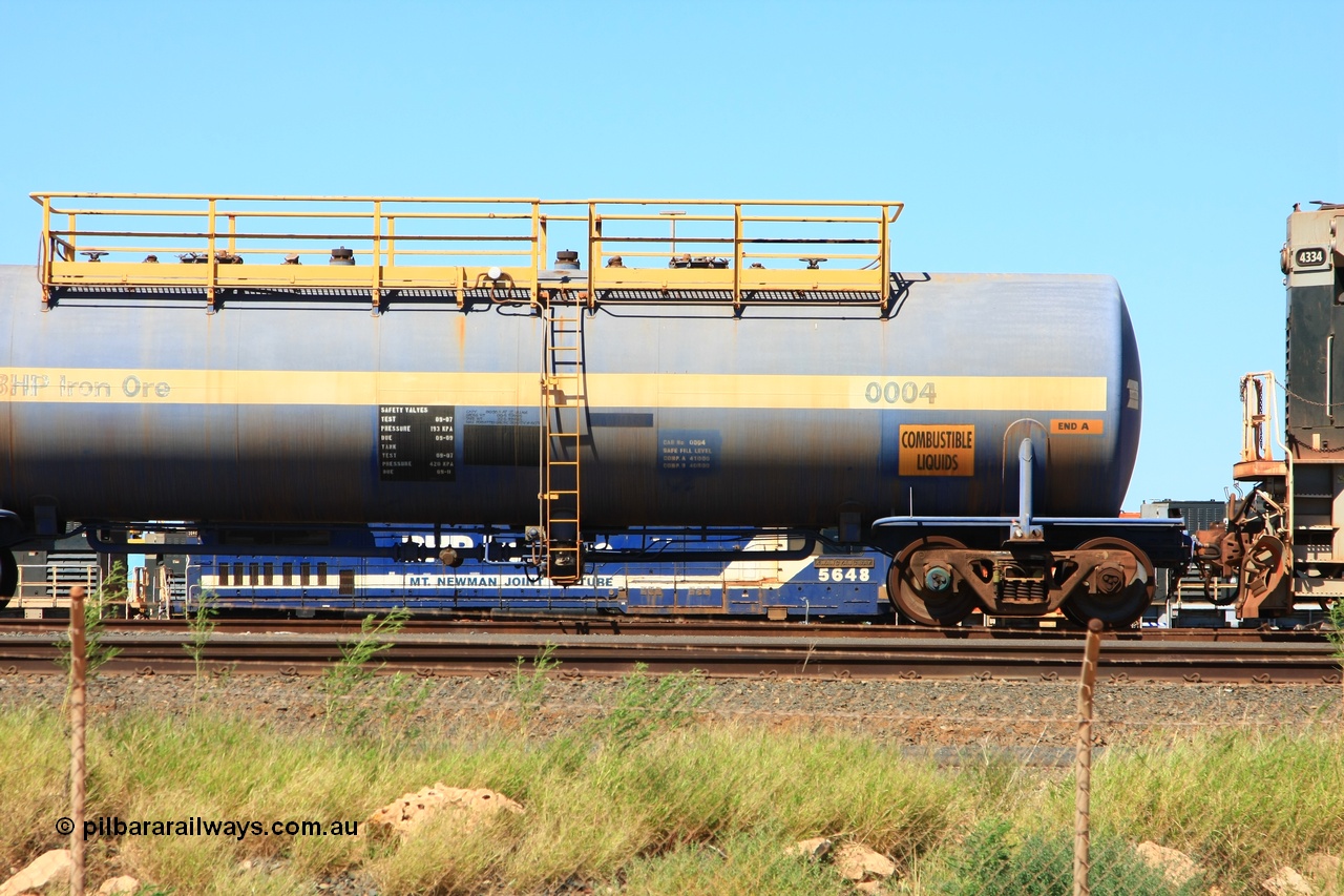 110411 10035
Nelson Point, empty 82 kL Comeng NSW built tank waggon 0004 one of six such tank waggons built in 1970-71.
Keywords: Comeng-NSW;BHP-tank-waggon;