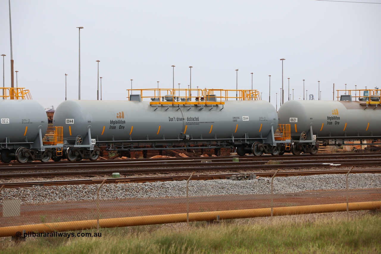 150523 8210
Nelson Point, empty 116 kL CNR-QRRS of China built tank waggon 0044, one of a second batch delivered in 2015 with safety slogan 'Don't drive distracted'.
Keywords: CNR-QRRS-China;BHP-tank-waggon;