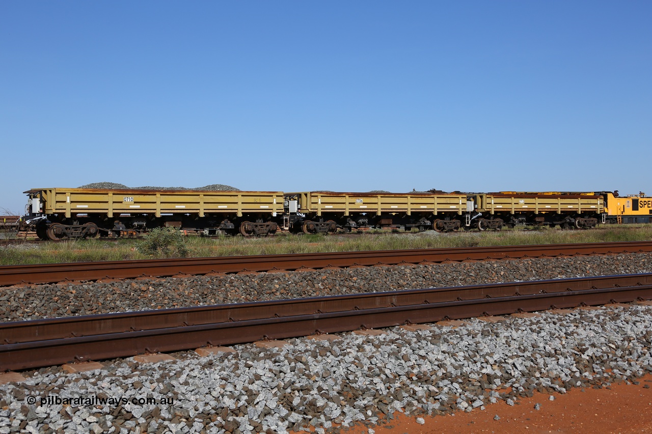 150619 9074
Flash Butt yard, CNR-QRRS of China built side dump waggons, built and delivered around 2011-12, waggons 0710, 0706 and 0713 await their next duty.
Keywords: CNR-QRRS-China;BHP-ballast-waggon;