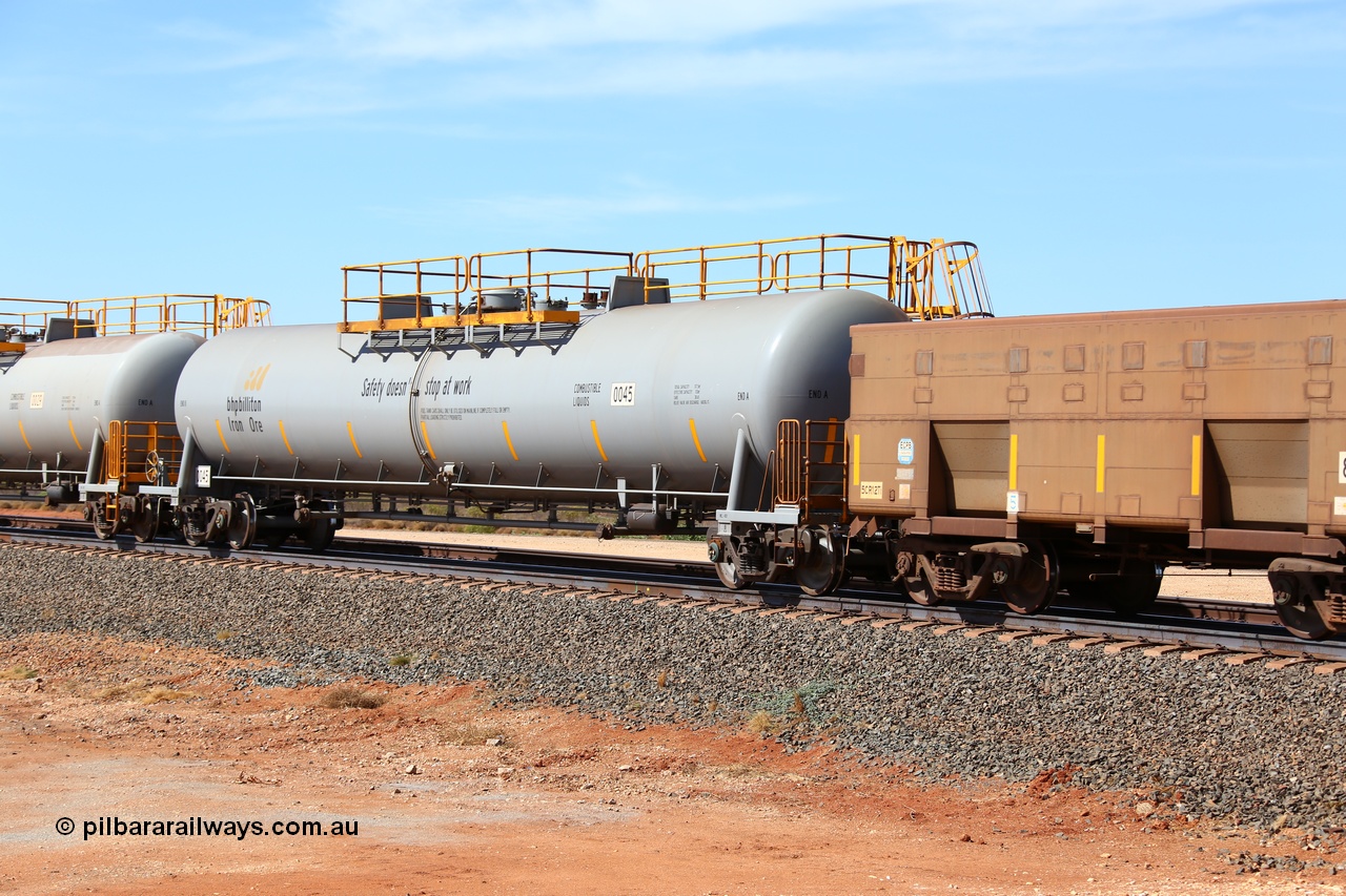 160128 00329
Mooka Siding, empty 116 kL CNR-QRRS of China built tank waggon 0045, one of a second batch delivered in 2015 with safety slogan 'Safety doesn't stop at work'.
Keywords: CNR-QRRS-China;BHP-tank-waggon;