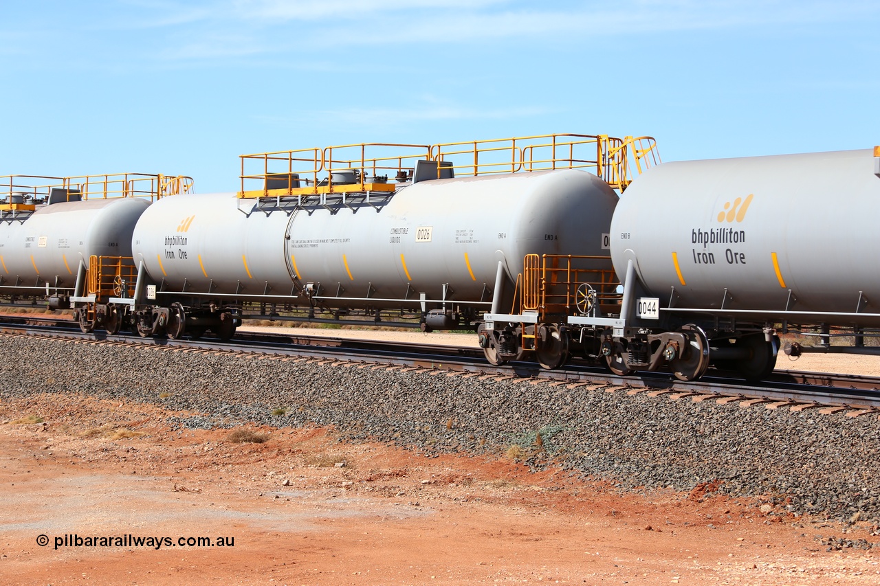 160128 00332
Mooka Siding, empty 116 kL CNR-QRRS of China built tank waggon 0026, one of a batch of ten built in 2014.
Keywords: CNR-QRRS-China;BHP-tank-waggon;