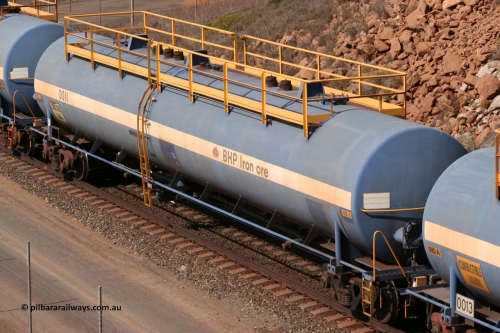 0011 Comeng NSW 050315 0241
Redbank Bridge, elevated view of empty 116 kL fuel tanks all built by Comeng in both NSW and WA, 0011 and others in the BHP blue and white livery.
Keywords: Comeng-WA;BHP-tank-waggon;