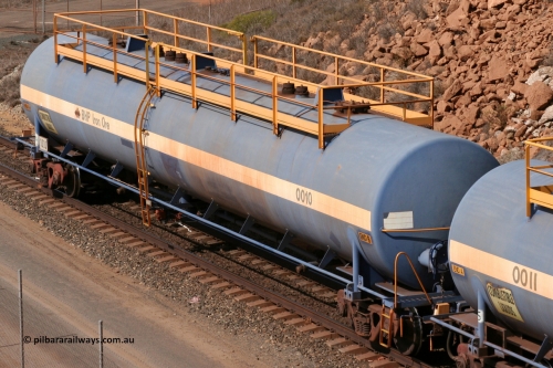 0010 Comeng NSW 050315 0242
Redbank Bridge, elevated view of empty 116 kL fuel tanks all built by Comeng in both NSW and WA, 0010 and others in the BHP blue and white livery.
Keywords: Comeng-WA;BHP-tank-waggon;