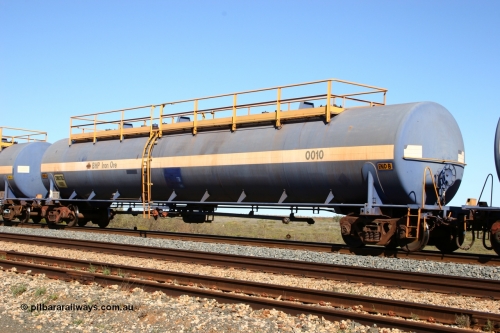 0010 Comeng NSW 050704 3987
Bing Siding, empty 116 kL Comeng NSW built tank waggon 0010 from 1972, one of three such tank waggons.
Keywords: Comeng-NSW;BHP-tank-waggon;