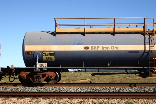 0010 Comeng NSW 050704 3991
Bing Siding, empty 116 kL Comeng NSW built tank waggon 0010 from 1972, one of three such tank waggons, detail view of A end and bogie.
Keywords: Comeng-NSW;BHP-tank-waggon;