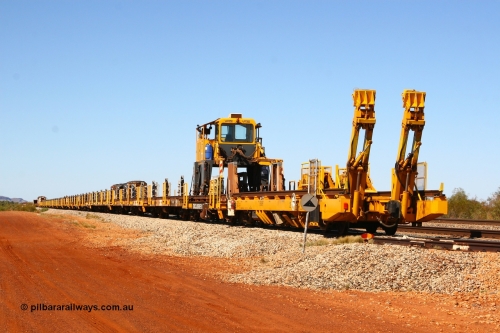 6214 Gemco 080621 2733
Gillman Siding, view from rear of rail recovery and transport train with new Lead-Off Lead-On waggon STTR class STTR 6214 on the end built by Gemco Rail WA.
Keywords: Gemco-Rail-WA;BHP-rail-train;STTR-type;STTR6214;