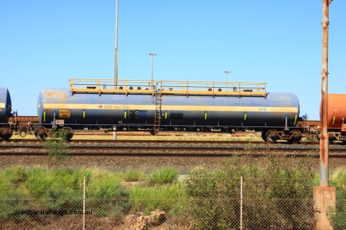 0012 Comeng NSW 110411 09997
Nelson Point, empty 116 kL Comeng NSW built tank waggon 0012 from 1972, one of three such tank waggons.
Keywords: Comeng-NSW;BHP-tank-waggon;