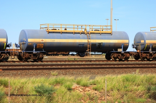 0007 Comeng NSW 110411 10003
Nelson Point, empty 82 kL Comeng NSW built tank waggon 0007 one of six such tank waggons built in 1970-71.
Keywords: Comeng-NSW;BHP-tank-waggon;