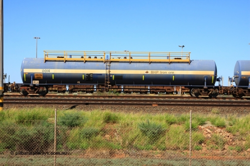 0014 Comeng WA 110411 10004
Nelson Point, empty 116 kL Comeng WA built tank waggon 0014 from 1974-5, one of six such tank waggons.
Keywords: Comeng-WA;BHP-tank-waggon;