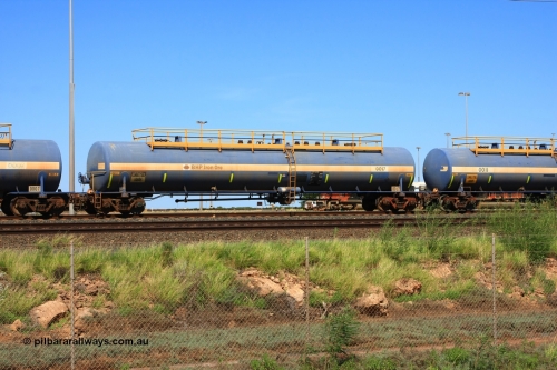0017 Comeng WA 110411 10006
Nelson Point, empty 116 kL Comeng WA built tank waggon 0017 from 1974-5, one of six such tank waggons.
Keywords: Comeng-WA;BHP-tank-waggon;