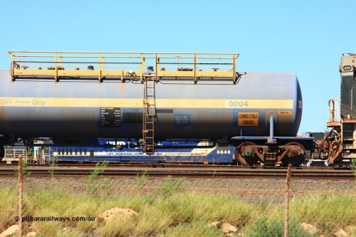 0004 Comeng NSW 110411 10035
Nelson Point, empty 82 kL Comeng NSW built tank waggon 0004 one of six such tank waggons built in 1970-71.
Keywords: Comeng-NSW;BHP-tank-waggon;