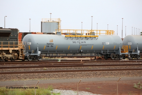 0031 CNR - QRRS China 150523 8207
Nelson Point, empty 116 kL CNR-QRRS of China built tank waggon 0031, class leader of a second batch delivered in 2015 with safety slogan 'Safety - It's your life'.
Keywords: CNR-QRRS-China;BHP-tank-waggon;