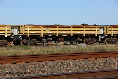 0706 CNR - QRRS China 150619 9076
Flash Butt yard, CNR-QRRS of China built side dump waggons, built and delivered around 2011-12, waggon 0706 loaded with fines for sheeting.
Keywords: CNR-QRRS-China;BHP-ballast-waggon;