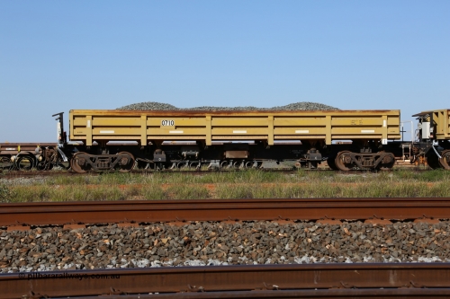 0710 CNR - QRRS China 150619 9077
Flash Butt yard, CNR-QRRS of China built side dump waggons, built and delivered around 2011-12, waggon 0710 loaded with fines for sheeting.
Keywords: CNR-QRRS-China;BHP-ballast-waggon;