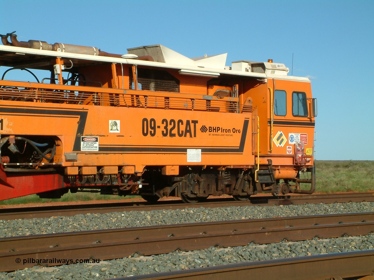 040408 162730
Mooka Siding north backtrack, view of the driving cab end of BHP's mainline Tamper 1, Plasser Australia 09-32 CAT model with serial 306. 8th April 2004.
Keywords: Tamper1;Plasser-Australia;09-32-CAT;306;track-machine;