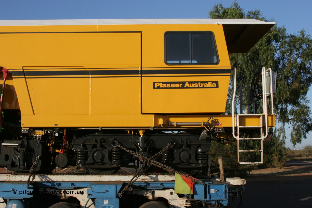 050409 0405
Shell Swagman Roadhouse, Lampson eighty wheel float ready to deliver BHP's new mainline tamper a Plasser Australia 09-3X model with serial M480 side view of cab rear. 9th April 2005.
Keywords: Tamper3;Plasser-Australia;09-3X;M480;track-machine;