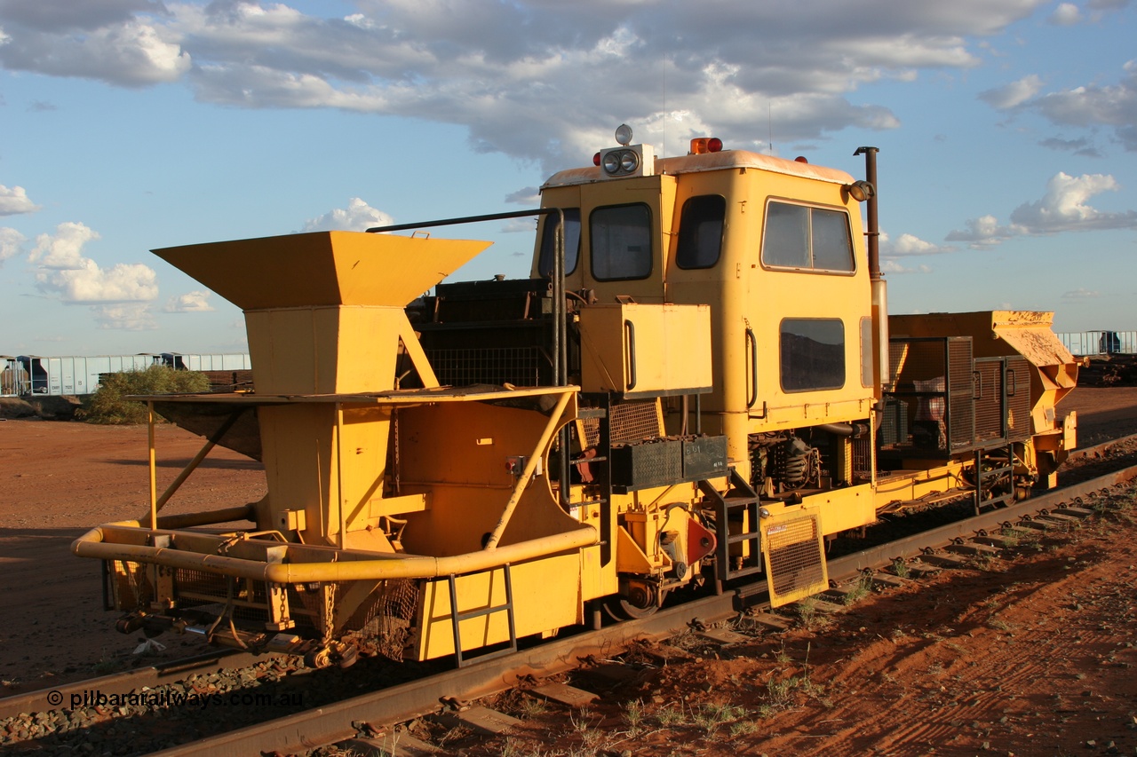 050414 0941
Flash Butt yard, BHP clip driving machine, modified from a former Plasser Australia USP 3000 ballast regulator. 14th April 2005.
Keywords: track-machine;Plasser-Australia;USP3000;