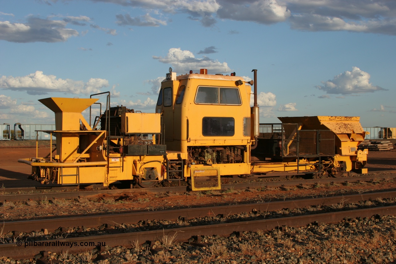 050414 0942
Flash Butt yard, BHP clip driving machine, modified from a former Plasser Australia USP 3000 ballast regulator. 14th April 2005.
Keywords: track-machine;Plasser-Australia;USP3000;