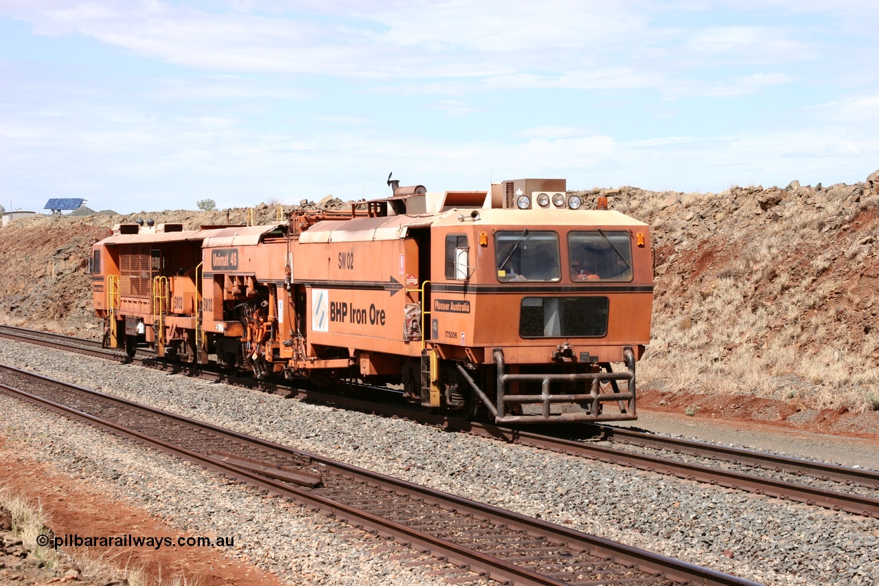 050421 1314
Shaw Siding, BHP's Switch Tamper SW 02 is a Plasser Australia model Unimat S4 switch tamper runs along the mainline track. 21st April 2005.
Keywords: SW02;Plasser-Australia;Unimat-4S;track-machine;