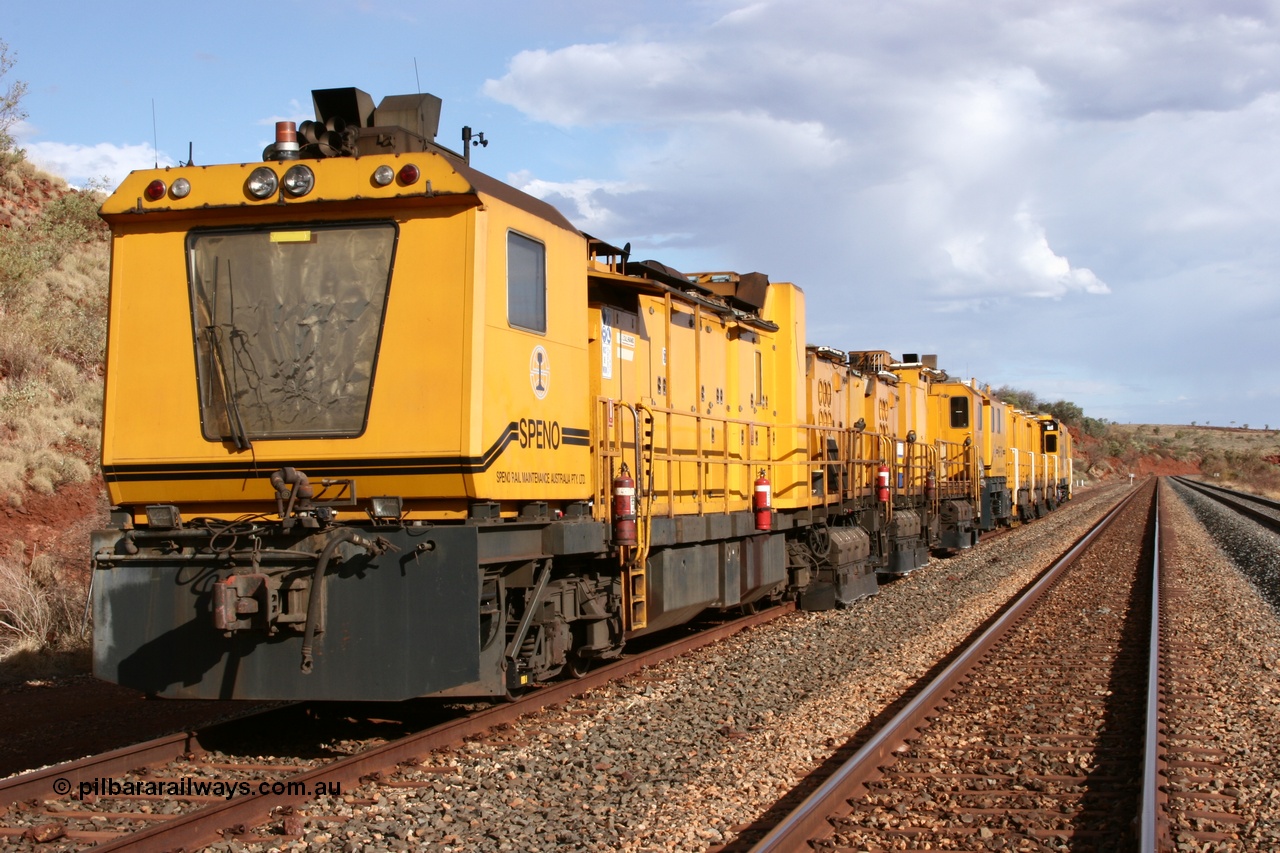 050421 1625
Hesta Siding backtrack, Speno Australia's two 24 stone rail grinders coupled together before they had id stickers fitted, the front unit was later stickered as RG 2, the rear unit was stickered as RG 1 and is serial M20. 21st April 2005.
Keywords: Speno;RR24;track-machine;