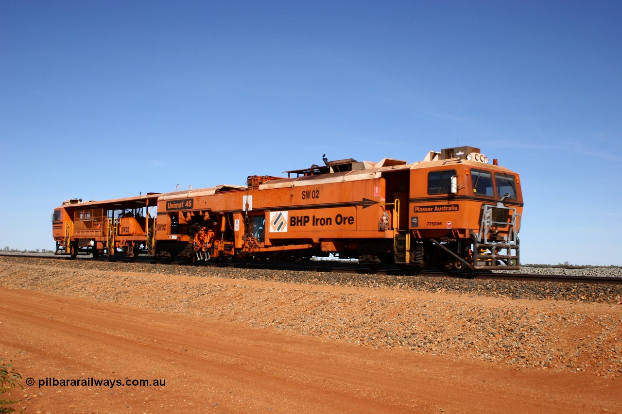 050518 2211
Bing Siding, BHP's Switch Tamper SW 02 is a Plasser Australia model Unimat S4 switch tamper runs along the passing track. 18th May 2005.
Keywords: SW02;Plasser-Australia;Unimat-4S;track-machine;