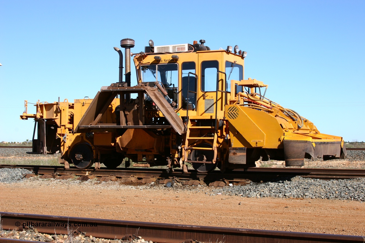 050801 4729
Flash Butt yard, a Knox Kershaw KBR 850 ballast regulator. 1st August 2005.
Keywords: Knox-Kershaw;KBR-850;track-machine;