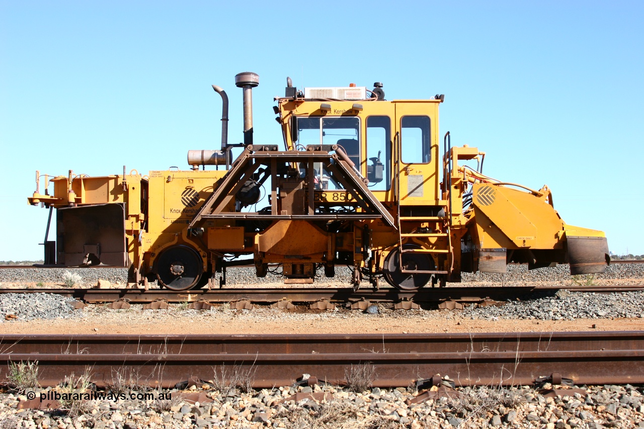 050801 4731
Flash Butt yard, a Knox Kershaw KBR 850 ballast regulator. 1st August 2005.
Keywords: Knox-Kershaw;KBR-850;track-machine;