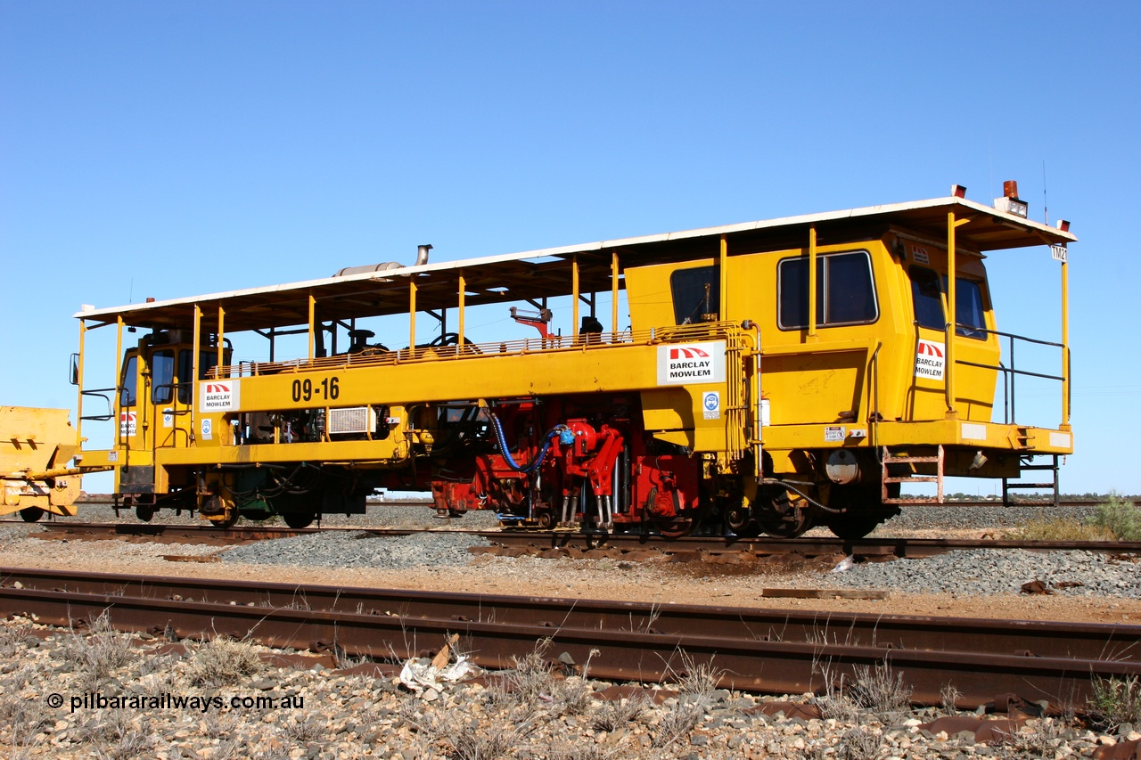 050801 4732
Flash Butt yard, Barclay Mowlem TM 21 a Plasser Australia 09-16 model tamper. 1st August 2005.
Keywords: TM21;Plasser-Australia;09-16;track-machine;