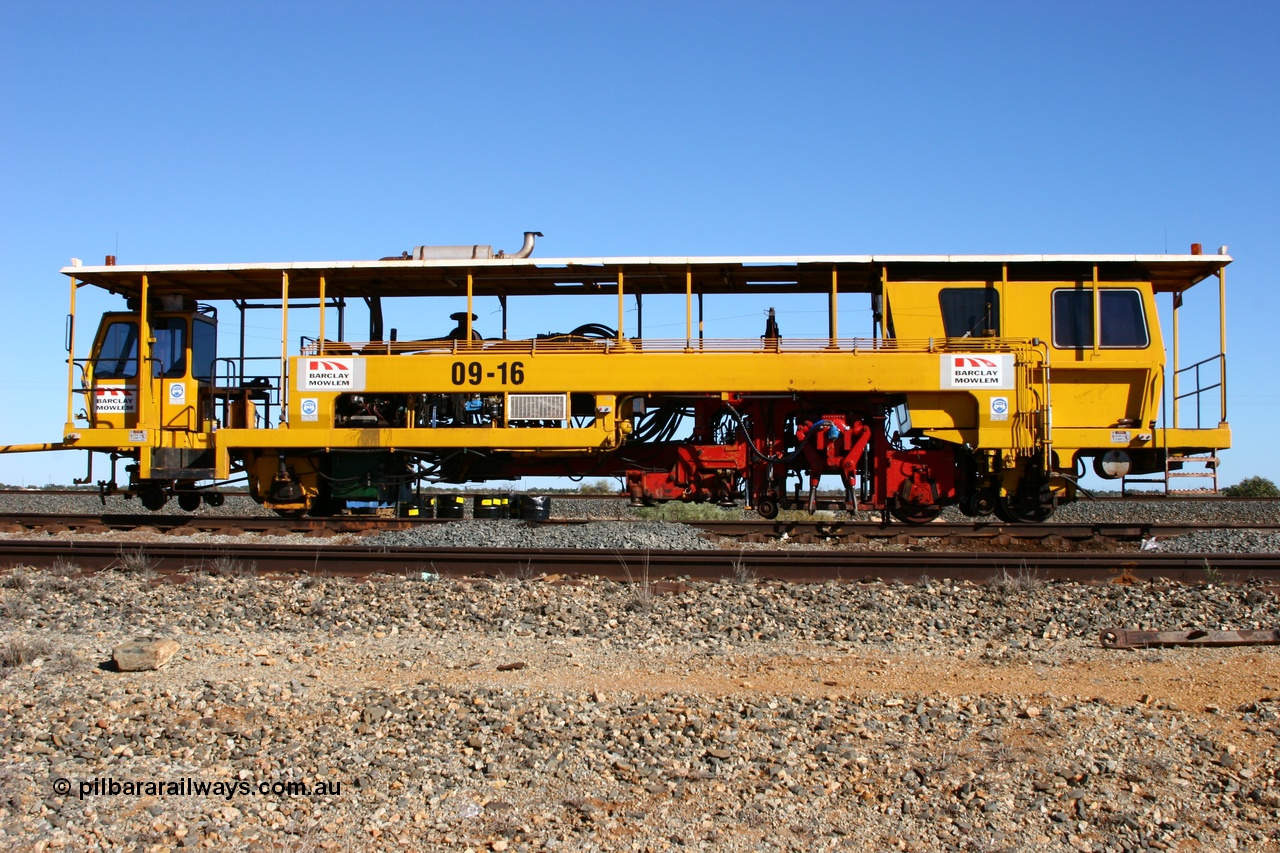 050801 4734
Flash Butt yard, Barclay Mowlem TM 21 a Plasser Australia 09-16 model tamper. 1st August 2005.
Keywords: TM21;Plasser-Australia;09-16;track-machine;