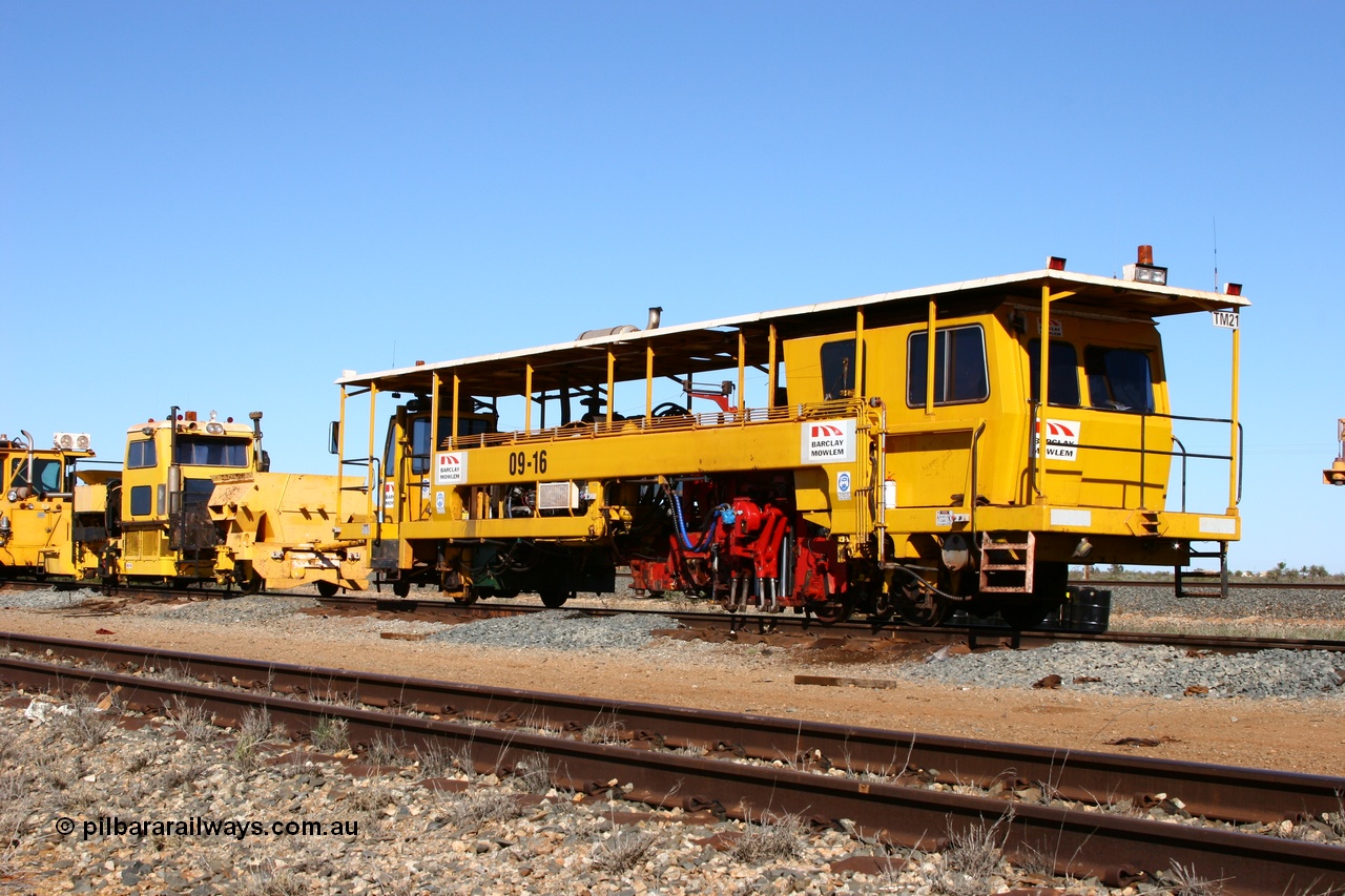 050801 4735
Flash Butt yard, Barclay Mowlem TM 21 a Plasser Australia 09-16 model tamper bar coupled to the clip installing machine. 1st August 2005.
Keywords: TM21;Plasser-Australia;09-16;track-machine;