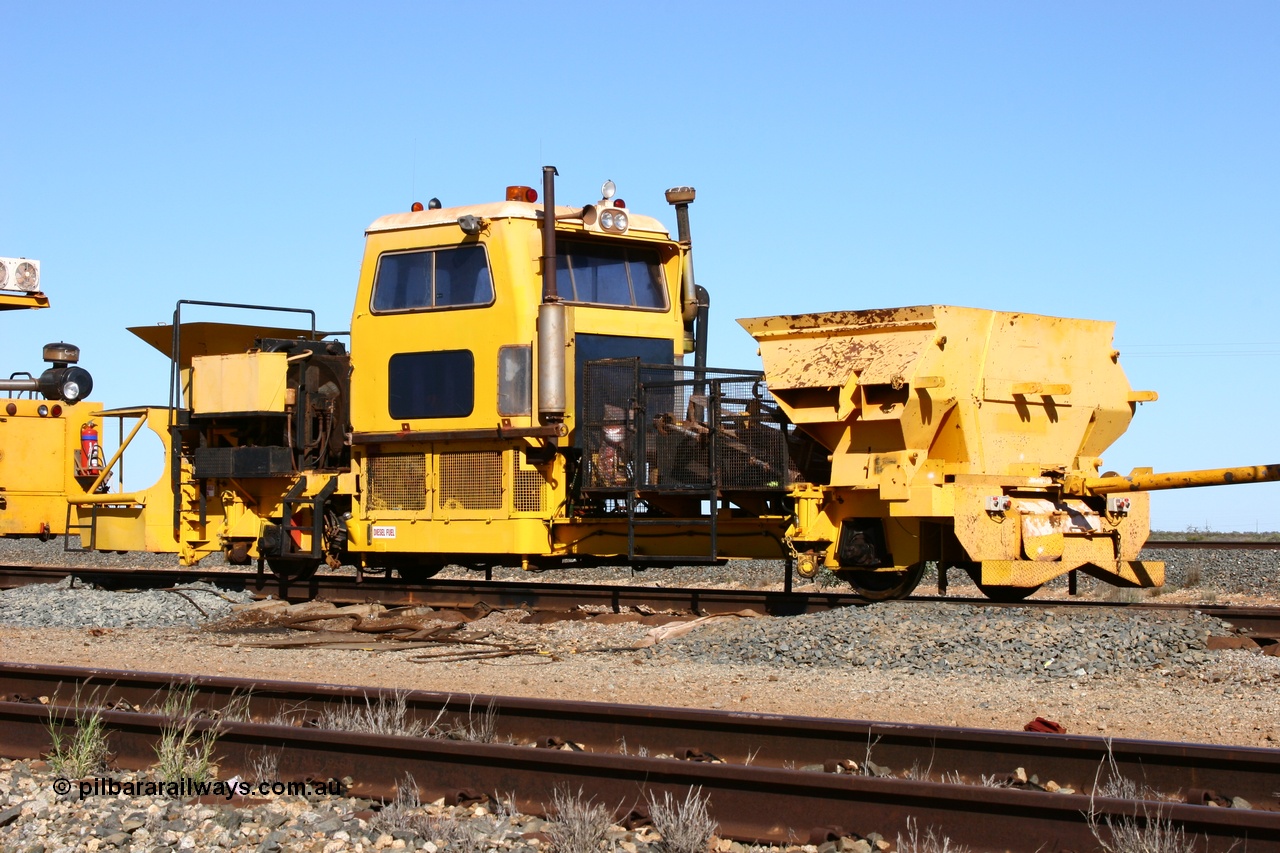 050801 4736
Flash Butt yard, BHP clip driving machine, modified from a former Plasser Australia USP 3000 ballast regulator. 1st August 2005.
Keywords: track-machine;Plasser-Australia;USP3000;