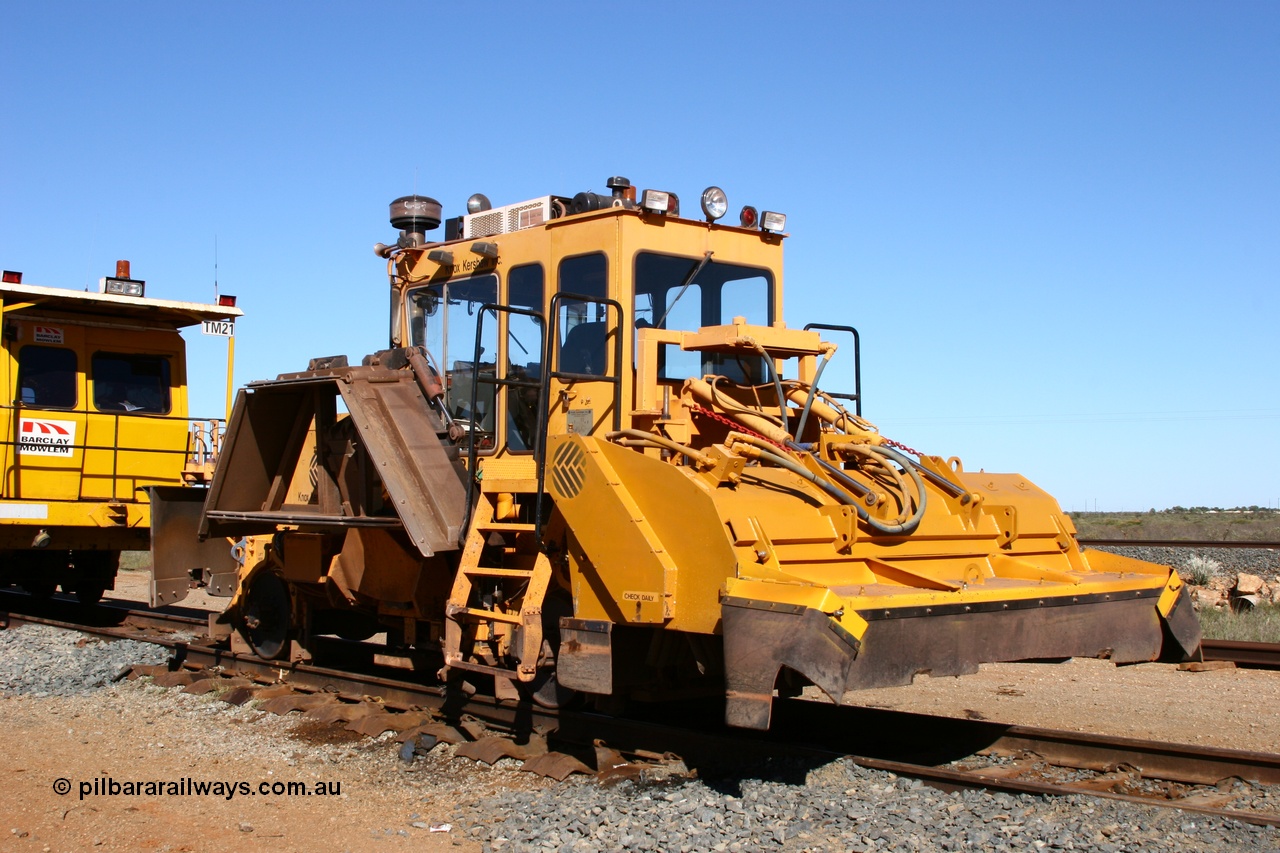 050801 4755
Flash Butt yard, a Knox Kershaw KBR 850 ballast regulator. 1st August 2005.
Keywords: Knox-Kershaw;KBR-850;track-machine;