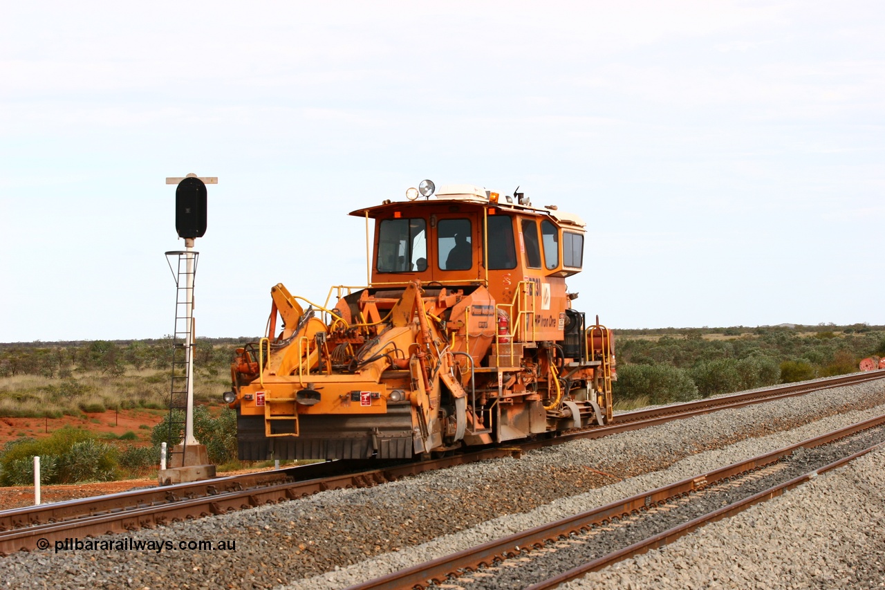 060326 3201
Bing Siding, south arrival with the new western mainline in the foreground ballast regulator BR 31 a Plasser Australia SSP 110SW model serial 401. 26th March 2006.
Keywords: BR31;Plasser-Australia;SSP-110SW;401;track-machine;