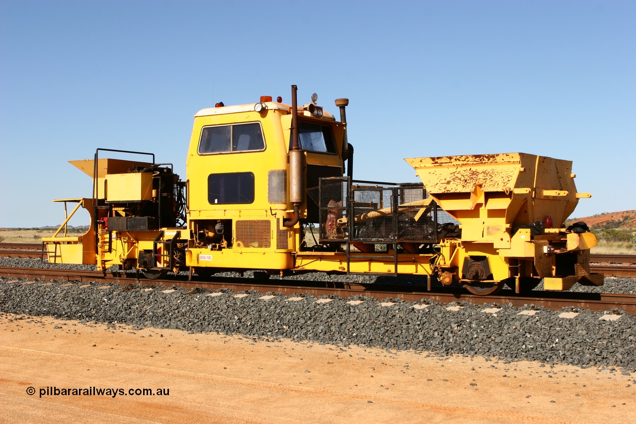 060403 3266
Tabba North backtrack, BHP clip driving machine, modified from a former Plasser Australia USP 3000 ballast regulator. 3rd April 2006.
Keywords: track-machine;Plasser-Australia;USP3000;