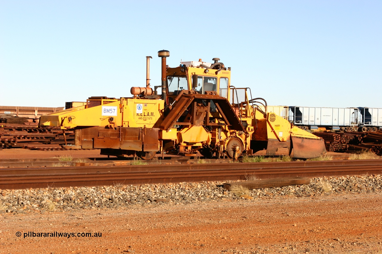 060429 3767
Flash Butt yard, a Knox Kershaw KBR 850 ballast regulator lettered for Railway Equipment Leasing And Maintenance RELAM Inc with a Barclay Mowlem id number BM57. 29th April 2006.
Keywords: Knox-Kershaw;KBR-850;track-machine;