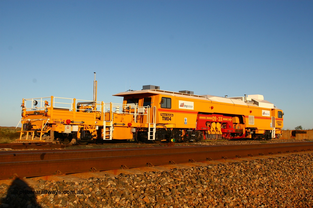 080621 2797
Walla back track, BHP track machine TM04 a Plasser Australia unit model 09-3X serial M489. 21st June 2008.
Keywords: TM04;Plasser-Australia;09-3X;M489;track-machine;