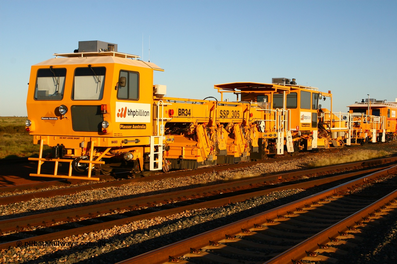 080621 2805
Walla back track, BHP track machine BR 34 a Plasser Australia unit model 305 serial M490. 21st June 2008.
Keywords: BR34;Plasser-Australia;SSP-305;M490;track-machine;