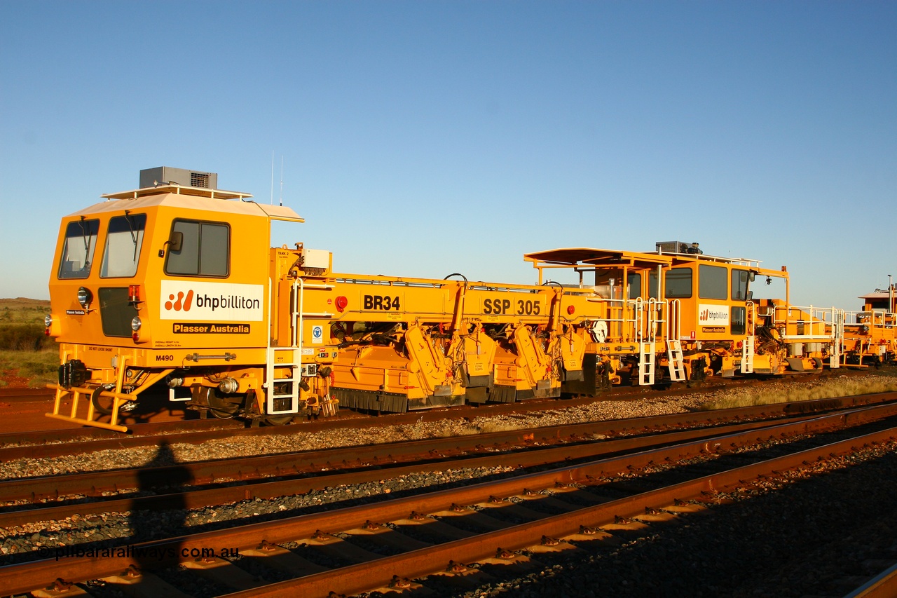 080621 2806
Walla back track, BHP track machine BR 34 a Plasser Australia unit model 305 serial M490. 21st June 2008.
Keywords: BR34;Plasser-Australia;SSP-305;M490;track-machine;