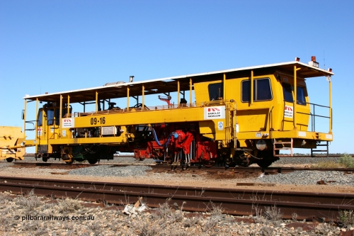 050801 4732
Flash Butt yard, Barclay Mowlem TM 21 a Plasser Australia 09-16 model tamper. 1st August 2005.
Keywords: TM21;Plasser-Australia;09-16;track-machine;