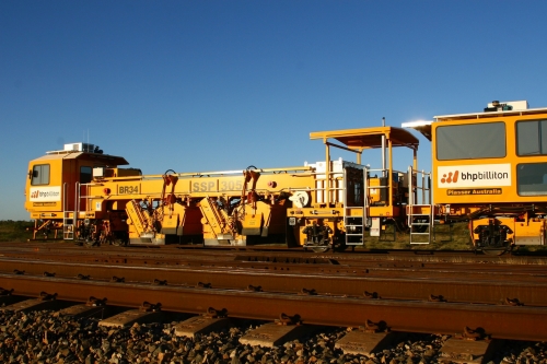 080621 2799
Walla back track, BHP track machine BR 34 a Plasser Australia unit model 305 serial M490. 21st June 2008.
Keywords: BR34;Plasser-Australia;SSP-305;M490;track-machine;
