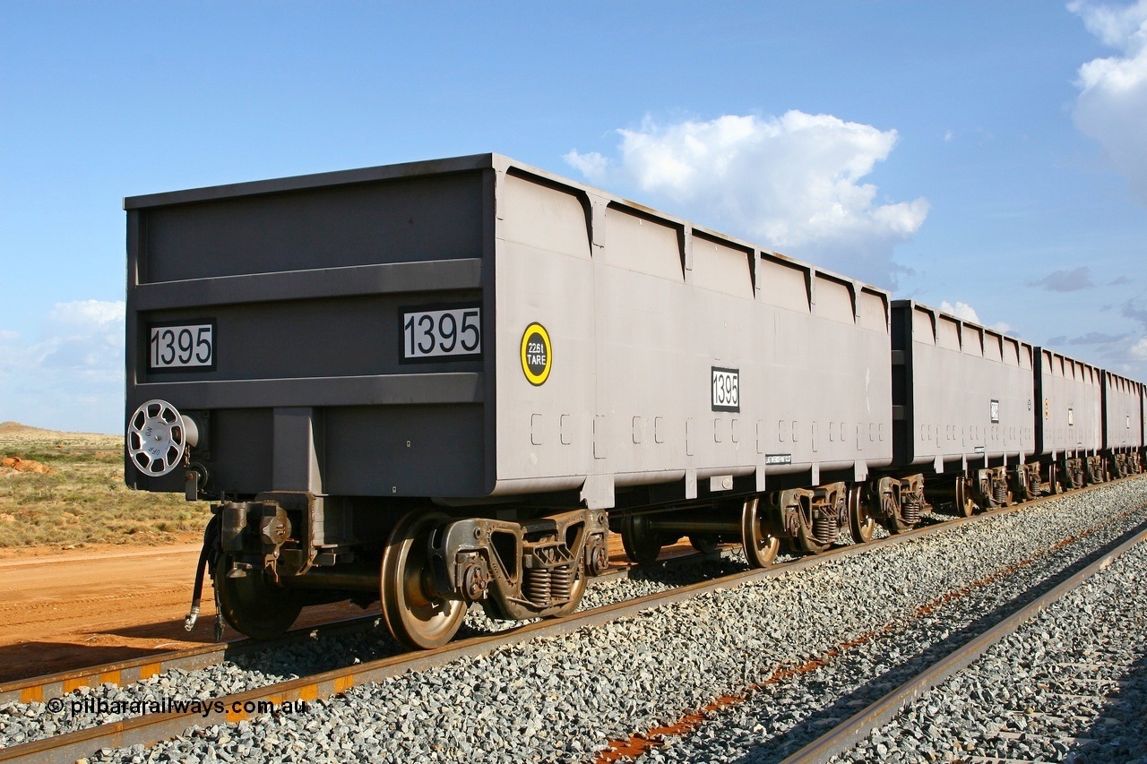 080116 1369
Chapman Siding, view from the hand brake end with F type Interlock coupling and hand brake wheel arrangement, built by China Southern or CSR at their Zhuzhou Rolling Stock Works in China in 2007. 16th January 2008.
Keywords: 1395;CSR-Zhuzhou-Rolling-Stock-Works-China;FMG-ore-waggon;