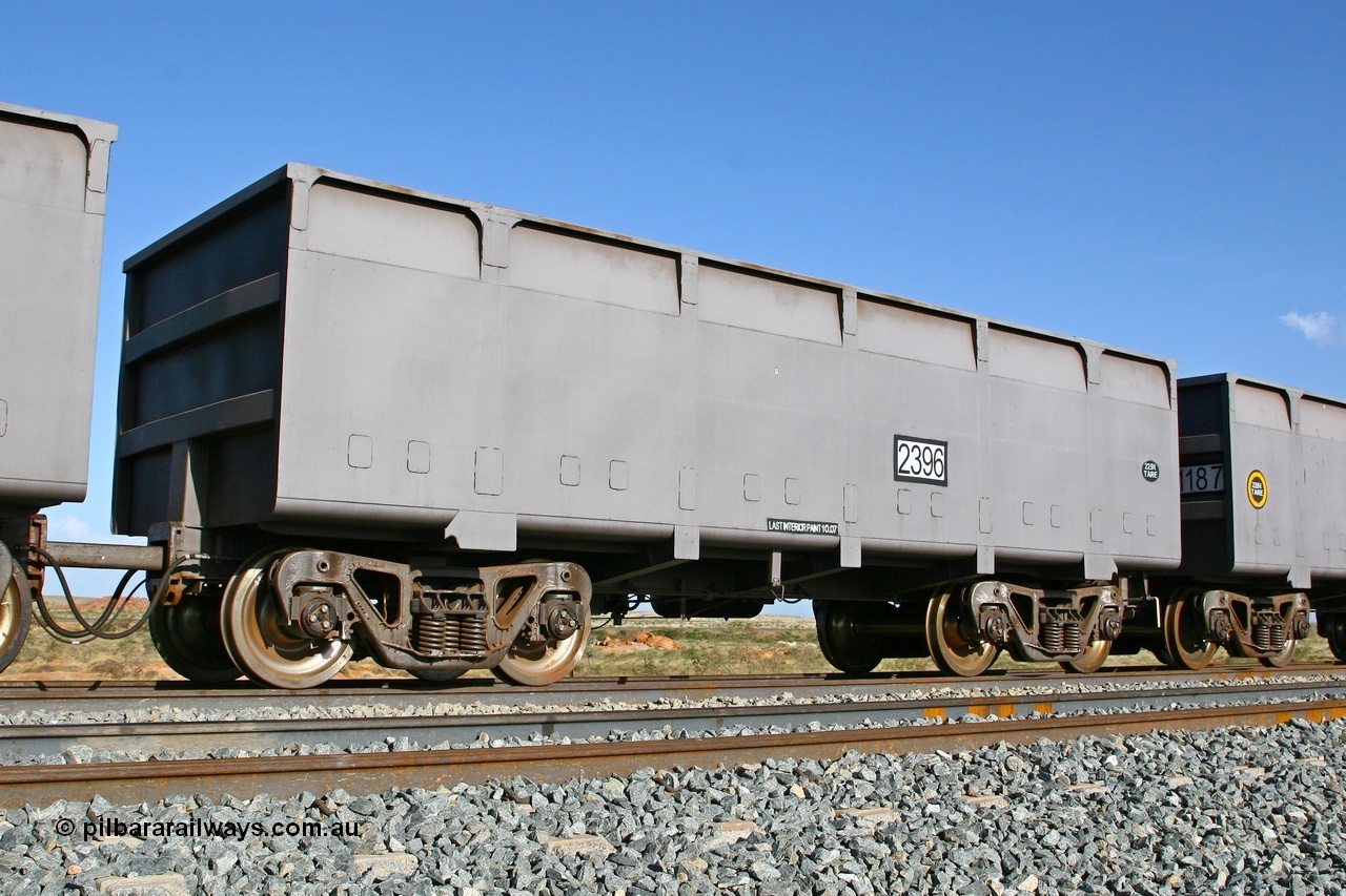 080116 1372
Chapman Siding 69 km, FMG master or control waggon 2396 tare 22.9 tonnes with bar coupling for the 'married' pair showing the train pipe, waggon control pipe and electrical jumper. Built by China Southern or CSR at their the Zhuzhou Rolling Stock Works in China in 2007, stands on the passing track. 16th January 2008.
Keywords: 2396;CSR-Zhuzhou-Rolling-Stock-Works-China;FMG-ore-waggon;