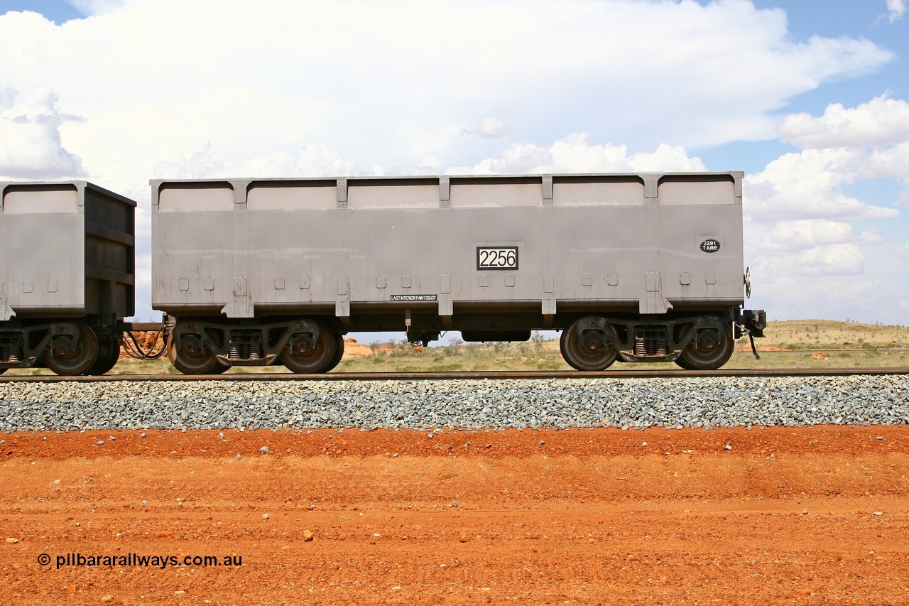 080124 1624
Chapman Siding, side view of control waggon 2256, built by China Southern or CSR at their Zhuzhou Rolling Stock Works in China in 2007. 24th January 2008.
Keywords: 2256;CSR-Zhuzhou-Rolling-Stock-Works-China;FMG-ore-waggon;