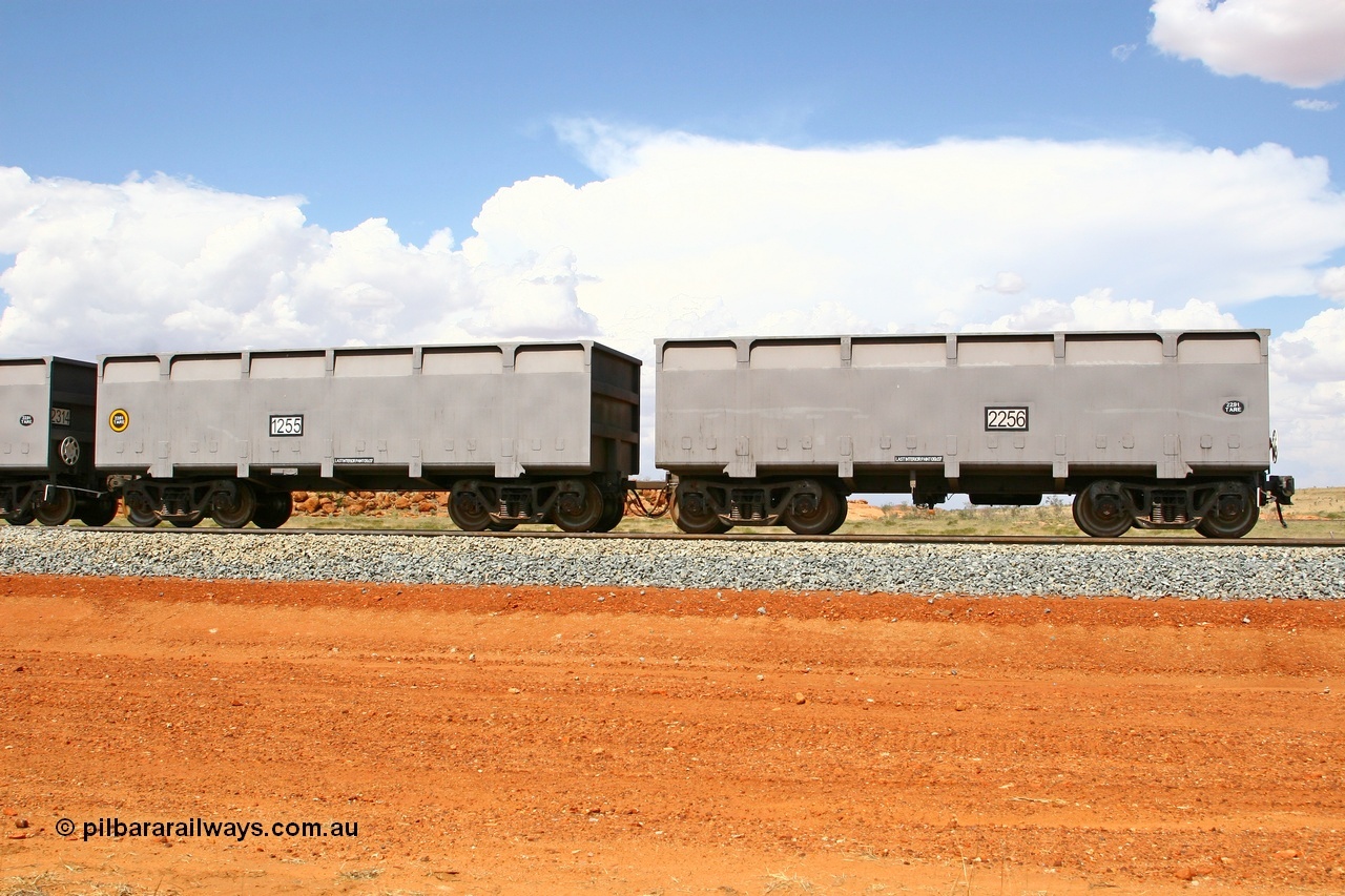 080124 1625
Chapman Siding, new FMG ore waggon pair 1255 slave and 2256 control, built by China Southern or CSR at their Zhuzhou Rolling Stock Works in China in 2007. 24th January 2008.
Keywords: 1255-2256;CSR-Zhuzhou-Rolling-Stock-Works-China;FMG-ore-waggon;