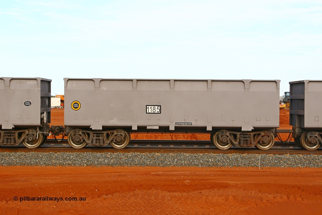 080304 2184
Thomas Yard, down the rail welding end, side view of slave waggon 1185, the yellow circle around the tare weight 22.6 t indicates the rotary coupler end, built by China Southern or CSR at their Zhuzhou Rolling Stock Works in China in 2007. 4th March 2008.
Keywords: 1185;CSR-Zhuzhou-Rolling-Stock-Works-China;FMG-ore-waggon;