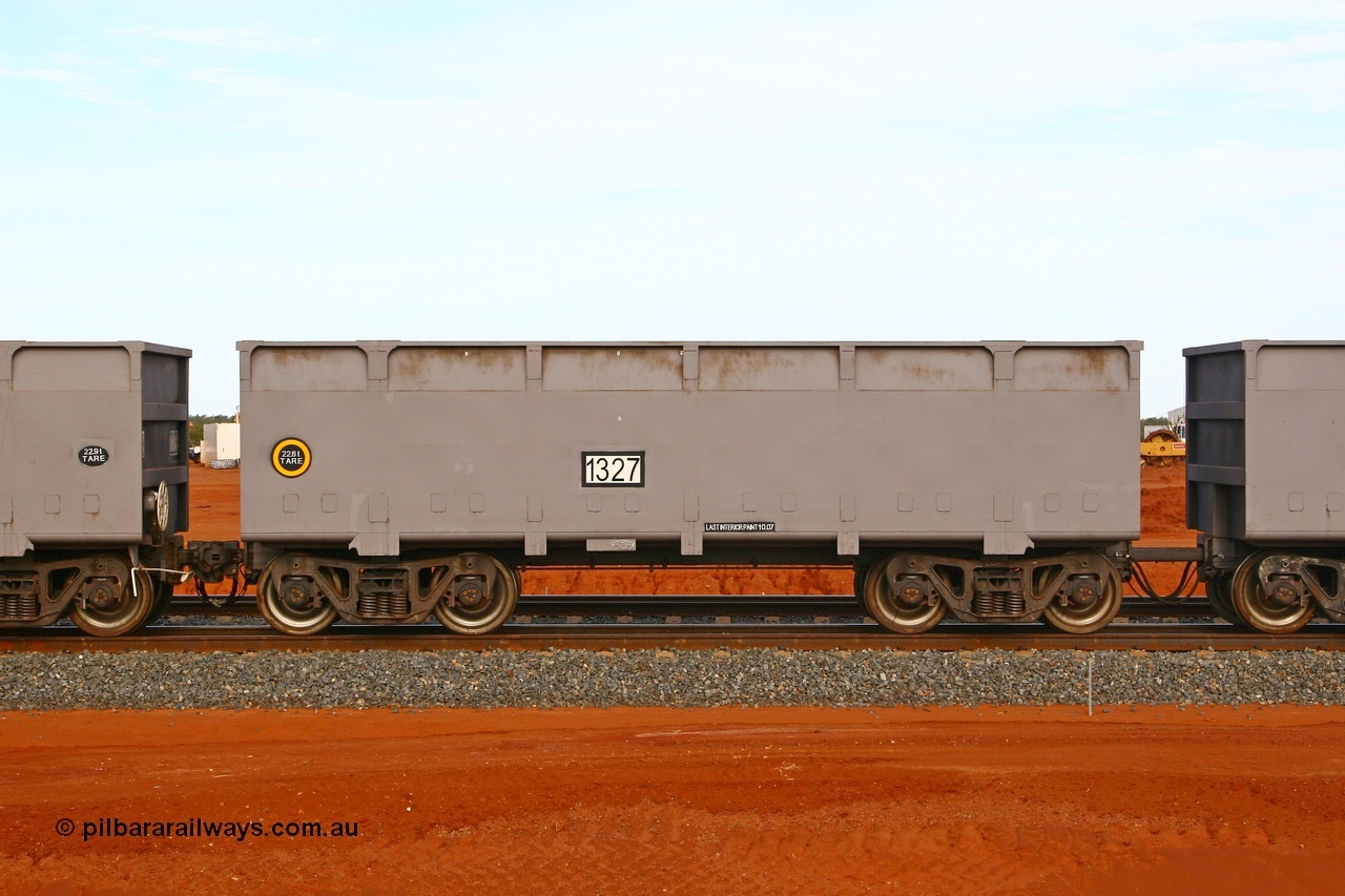 080304 2188
Thomas Yard, down the rail welding end, side view of slave waggon 1327, the yellow circle around the tare weight 22.6 t indicates the rotary coupler end, built by China Southern or CSR at their Zhuzhou Rolling Stock Works in China in 2007. 4th March 2008.
Keywords: 1327;CSR-Zhuzhou-Rolling-Stock-Works-China;FMG-ore-waggon;