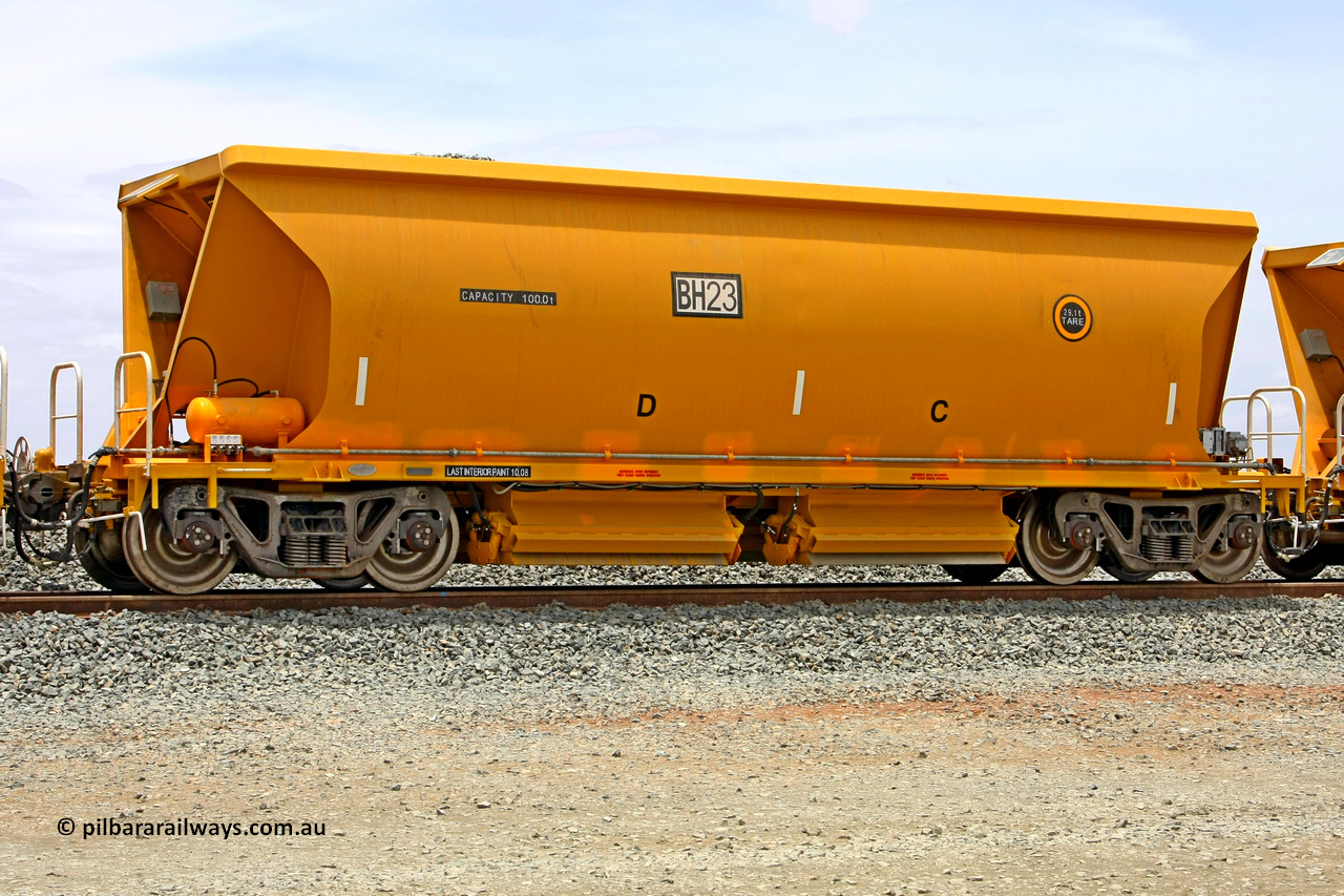 081225 0544
Barker Siding, one of FMG's thirty five ballast waggons, BH 23, 100 tonne capacity, built in China by CSR at the Yangtze Rolling Stock Company in 2008. December 25, 2008.
Keywords: BH23;CSR-Yangtze-Rolling-Stock-Co-China;FMG-ballast-waggon;