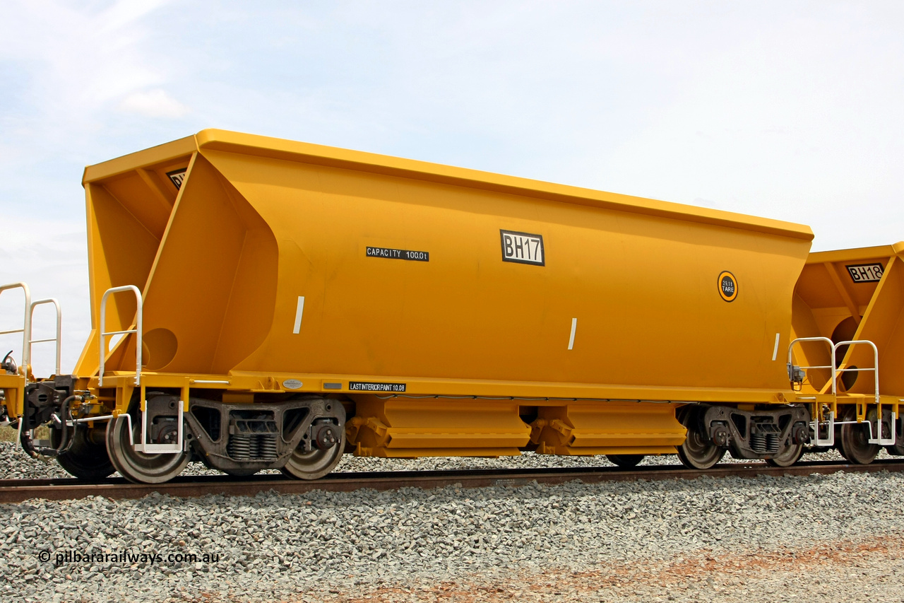 081225 0550
Barker Siding, one of FMG's thirty five ballast waggons, BH 17, 100 tonne capacity, built in China by CSR at the Yangtze Rolling Stock Company in 2008. December 25, 2008.
Keywords: BH17;CSR-Yangtze-Rolling-Stock-Co-China;FMG-ballast-waggon;