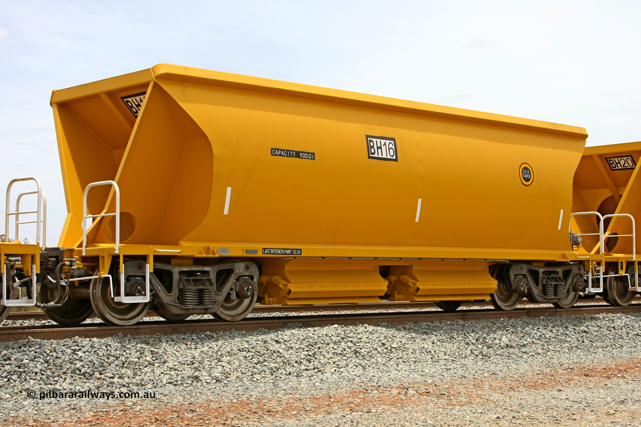 081225 0555
Barker Siding, one of FMG's thirty five ballast waggons, BH 16, 100 tonne capacity, built in China by CSR at the Yangtze Rolling Stock Company in 2008. December 25, 2008.
Keywords: BH16;CSR-Yangtze-Rolling-Stock-Co-China;FMG-ballast-waggon;