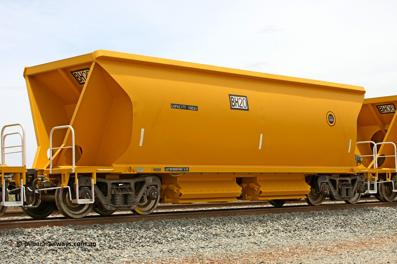 081225 0556
Barker Siding, one of FMG's thirty five ballast waggons, BH 20, 100 tonne capacity, built in China by CSR at the Yangtze Rolling Stock Company in 2008. December 25, 2008.
Keywords: BH20;CSR-Yangtze-Rolling-Stock-Co-China;FMG-ballast-waggon;